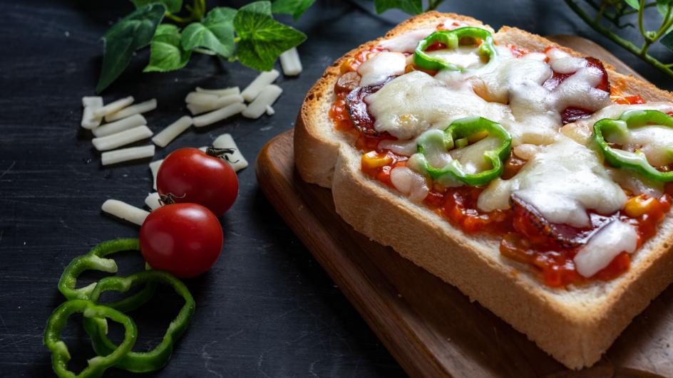 Crunchy Bread Pizza Recipe